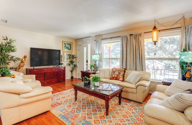 Walk to Downtown Atascadero: Cottage w/Sunroom!