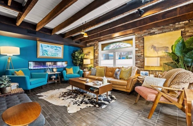 Walk to Gatton Park, Distillery District & Rupp Arena, Historic Carriage House