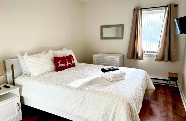 Walk to Mount Snow, Cozy, Clean and Comfortable!