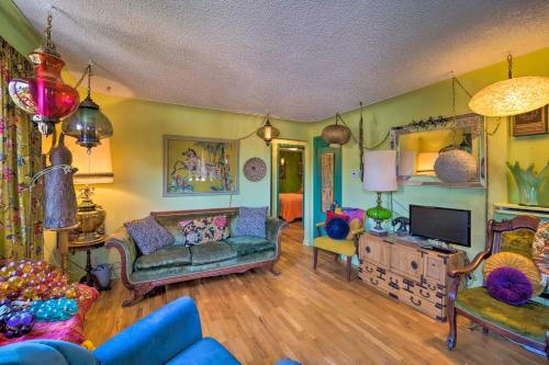 Walk to Old Town Arvada - 1940 Vintage Bungalow!