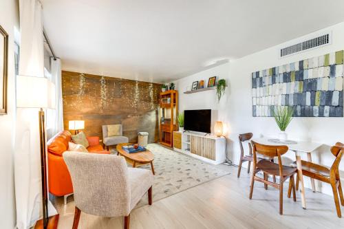Walk to Old Town Chic Scottsdale Condo with Pool!