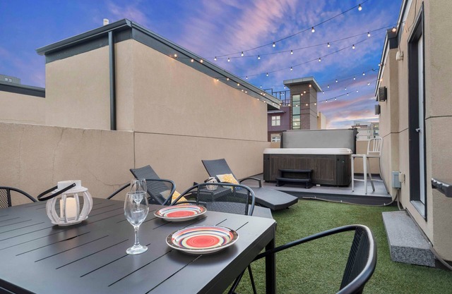 Walk to RiNo’s Best Bars, Restaurants, Coors Field! Rooftop Deck with Hot Tub!