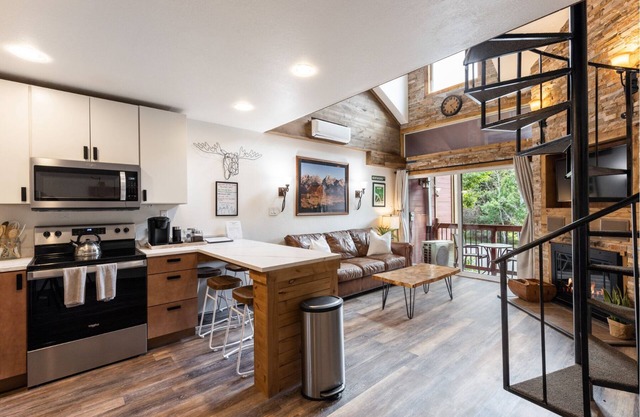 Walk to Ski | Free Parking | Hot Tub