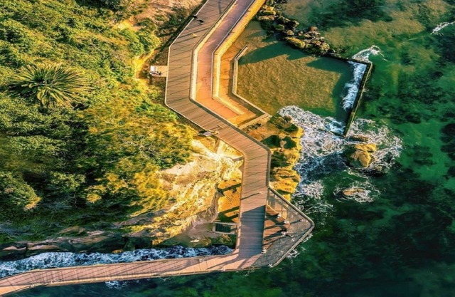 Walk to Terrigal or Beach or stay Poolside