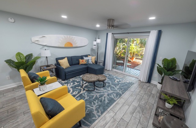 WALK to the BEACH! Hip 2-bedroom/2 bath island condo in Indian Harbour Beach