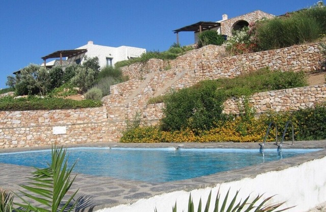 Walk to the Beach, spacious Family villa with shared Pool & BBQ