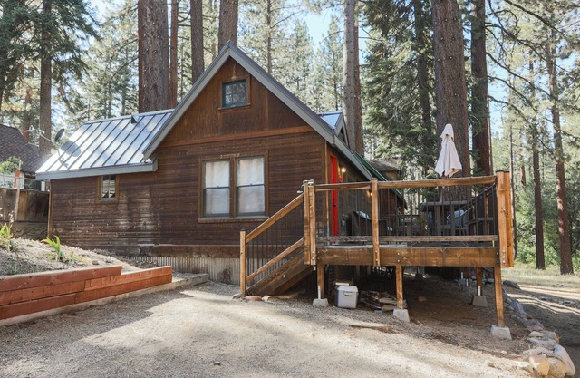 Walk to the lake or hike/bike the nearby trails steps out the front door!