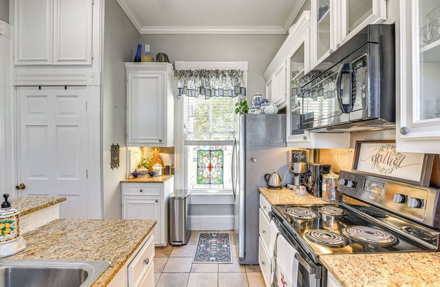 Walk to the Strand: Hideaway Haven Retreat