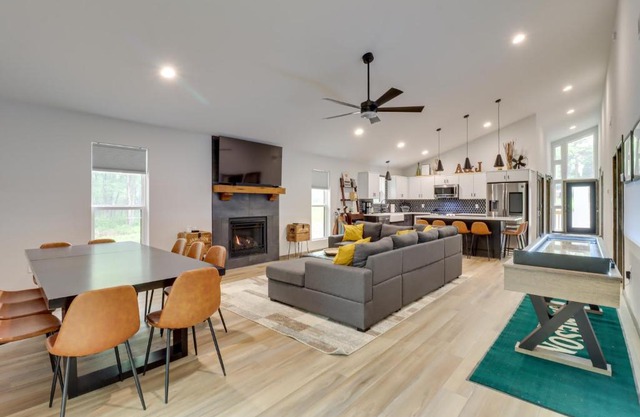 Walk to Water Park Split-Rock Resort Home with Deck