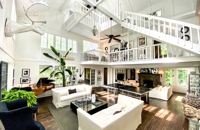 Walk To Woodstock, Streamside W/In Ground Pool