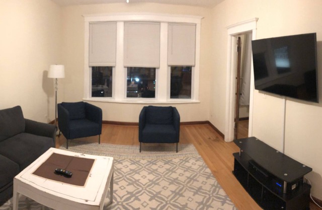 Walk to Wrigley Field/Monthly Discounts Available