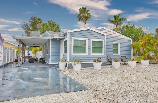 ☀️Walk2Beach-Private Patio-Good Vibrations Beach House ☀️