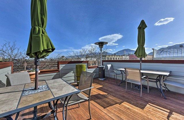 Walkable Downtown Logan Apartment w/Rooftop Deck
