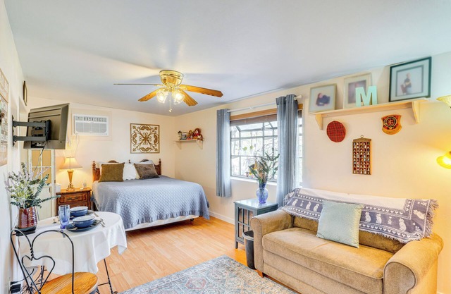 Walkable Studio w/Patio in Tucson!