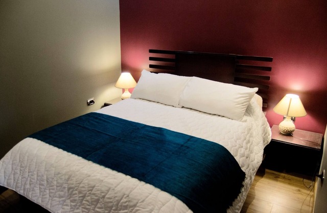 Walkable to Downtown/Stadium/Hosp St Ines. Mountain View Apt + Terrace 2nd Floor