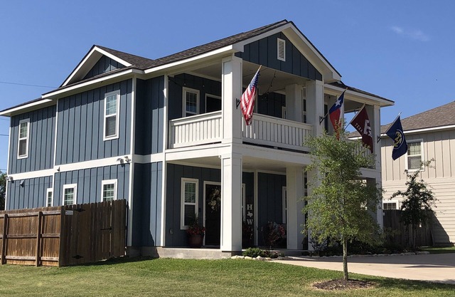 WALKING DISTANCE TO ALL TEXAS A&M EVENTS!