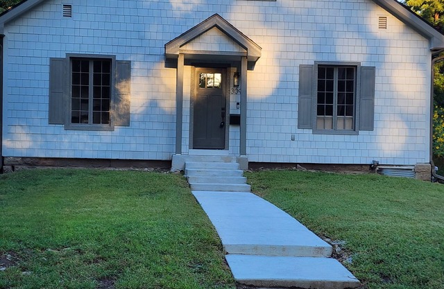 Walking Distance to Aggieville, K-State, and City Park!