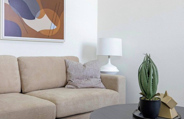 Waller 3BD/2.5BA 1 - Three Bedroom Apartment, Sleeps 6