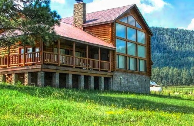 Wapiti Run Retreat - Secluded Log Cabin on 4 Acre Lot w/Mountain & Pond Views
