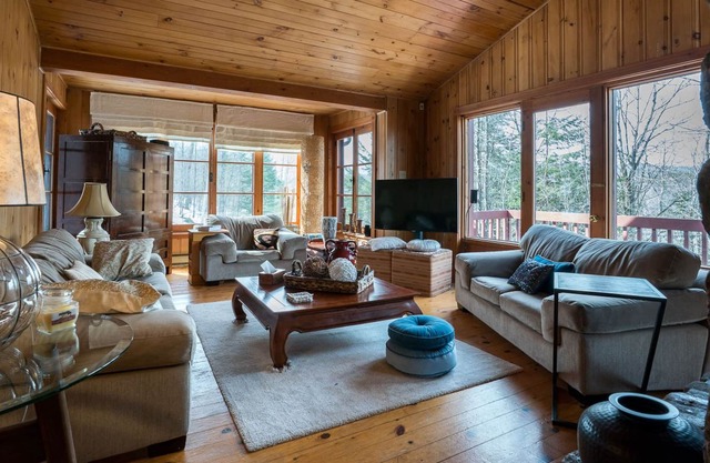 Warm Chalet in Saint Sauveur in the Laurentian Park
