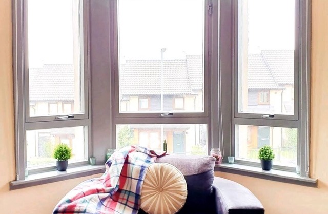 Warm Cosy Family Home With Free Parking