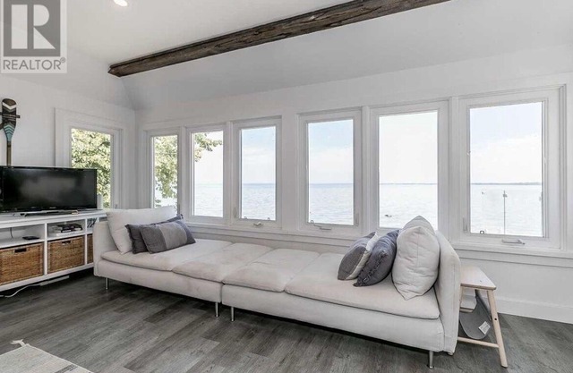 Warm up in our Cozy Home with Serene views of Georgian Bay!