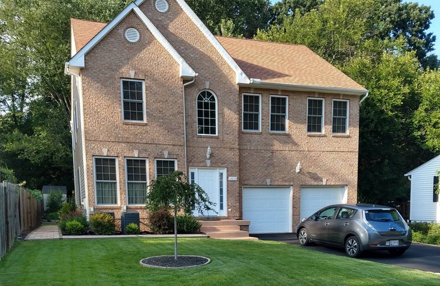 Washington DC Suburb with Quite Neighborhood Just A Stones Throw From Everything