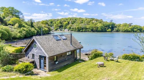 Water Edge Boathouse - On the River Dart