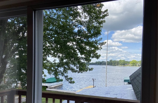 Water front Cabin with dock great fishing Lake Ponemah & Shiawassee river