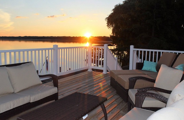 Water Front Lake Cottage: Wineries, Wildlife and Relaxation - Eagles Nest