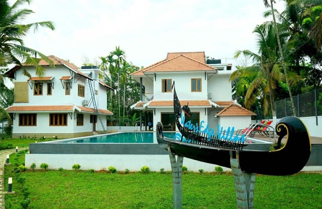 Water's Edge Villas, Luxury Backwater Luxury Hotel