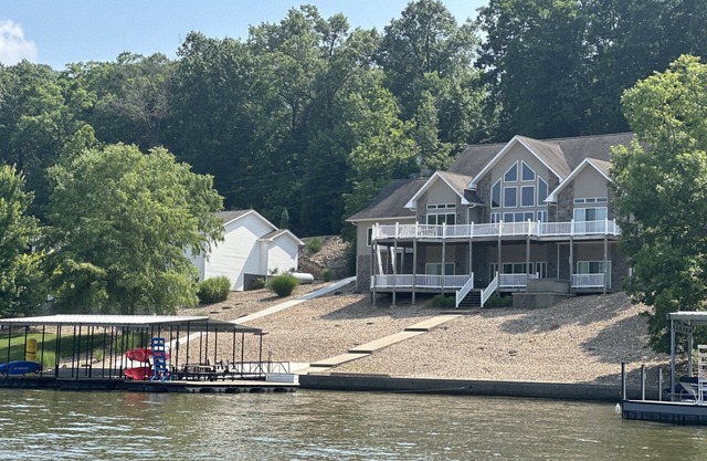 Water Toys, Amazing Dock, Spa & Luxury Vacation Home, large gatherings love it!