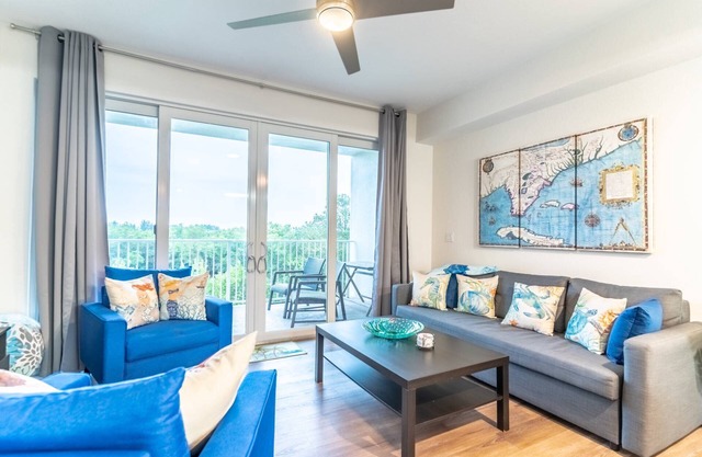 Water Views from Your Bed! 4 Balconies | Sleeps 5