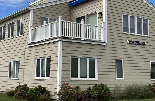 Water views, Work/Live, 5 bed/2.5 bath, pet friendly in GLP