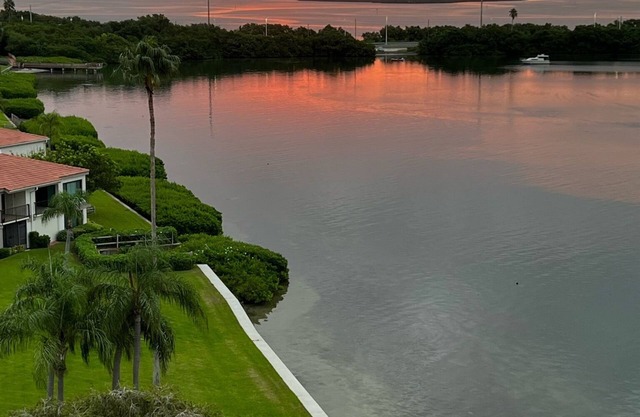Waterfront 2-Bed/2-Bath Condo in St Pete Beach, FL - Close to Beaches