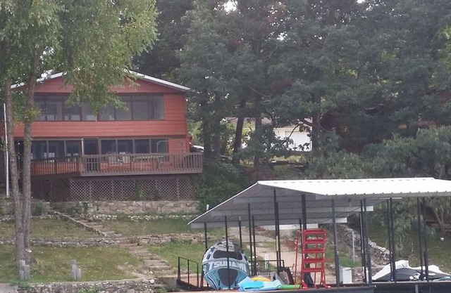 WATERFRONT! 2 Kings, Jet Ski Lift, Huge Swim Platform, space to tie boat to dock