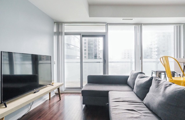 Waterfront 2bdr Condo W/Parking