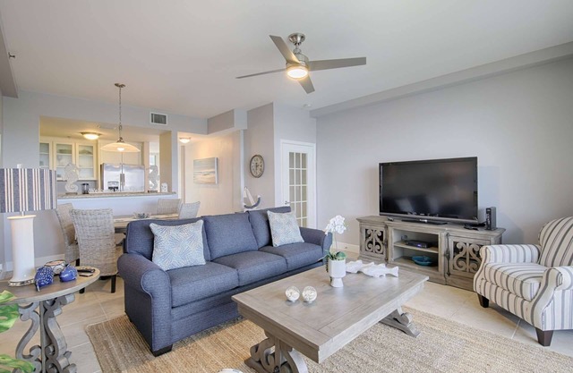 Waterfront 2BR Townhome w/4 Balconies, Views of River, Bay & St. Pete – Near Beach & Pool