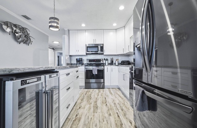 Waterfront 2BR Oasis w/Gulf Access, Jacuzzi, Private Dock & Kayaks – Coastal Luxury Awaits!