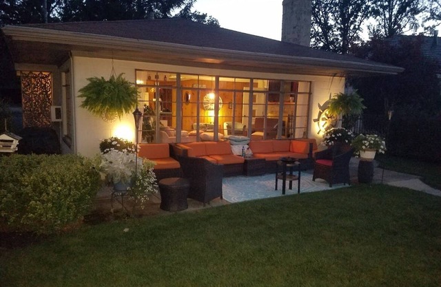 Waterfront 3-bedroom Lake Cottage on Tecumseh Island at Indian Lake!