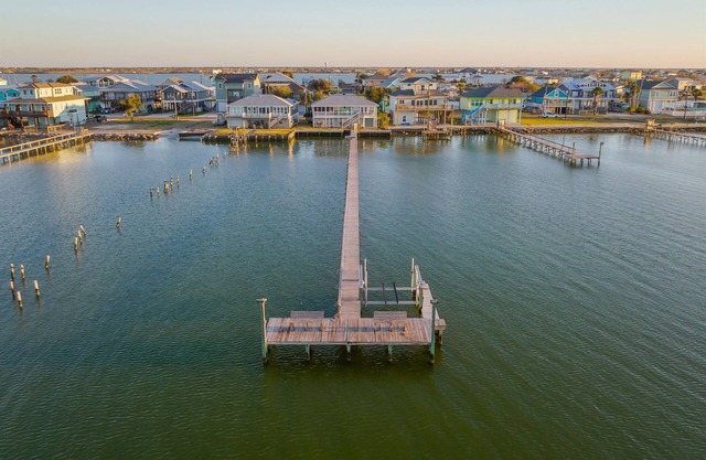 Waterfront 3BR/3BA on Copano Bay w/Private Fishing Pier