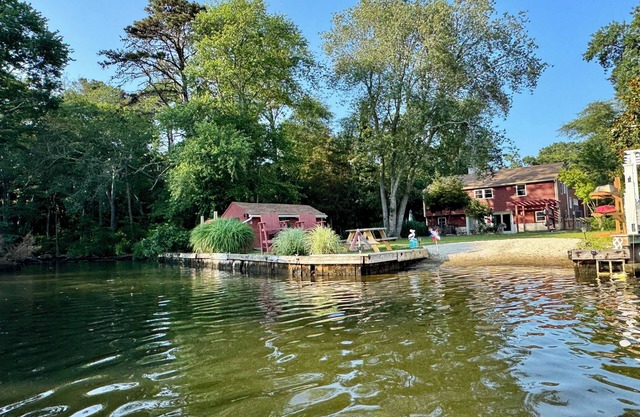 Waterfront 4BR w/King Suite, Jacuzzi, Kayaks, Gym, Game Room & Private Beach