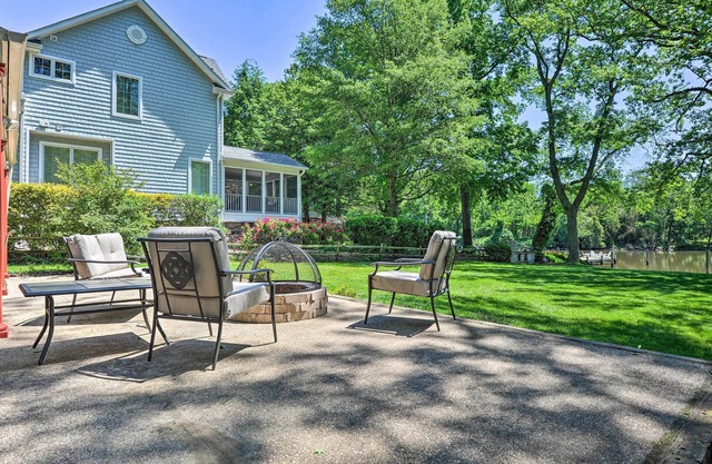 Waterfront Annapolis Home: Fire Pit & Fishing Pier