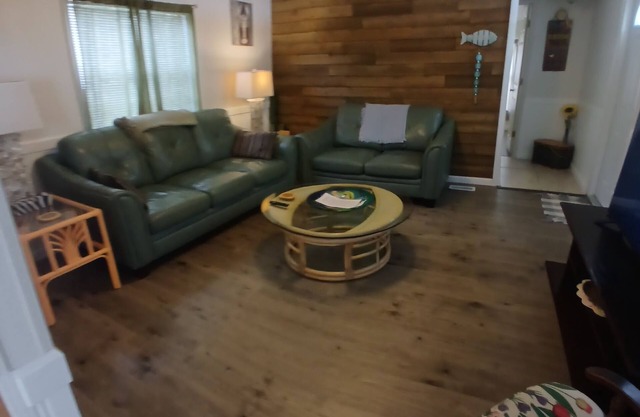 WATERFRONT! AUGUST Special,New Remodel 2/2 Kayak the Gulf, see dolphins, manatee