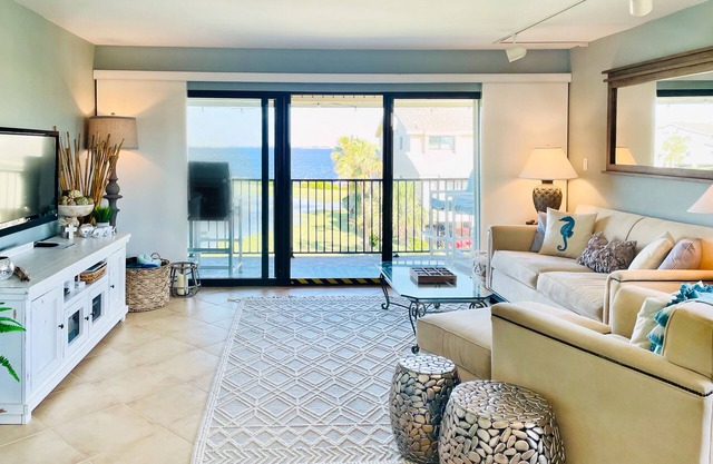 Waterfront, boat-friendly townhome with shared pool