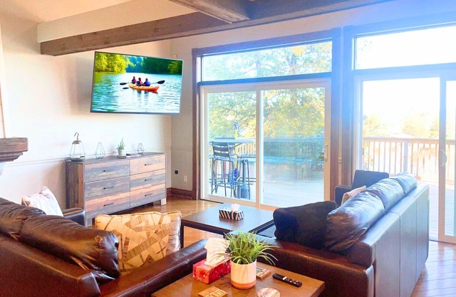 Waterfront Cottage w/Firepit, Boathouse, Canoes & Game Room