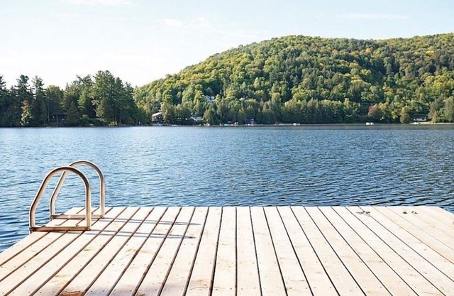 Waterfront Cottage 40min from Ottawa