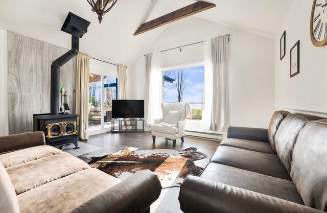 Waterfront Cottage Kawartha Lakes Pool Table Games Room Luxury