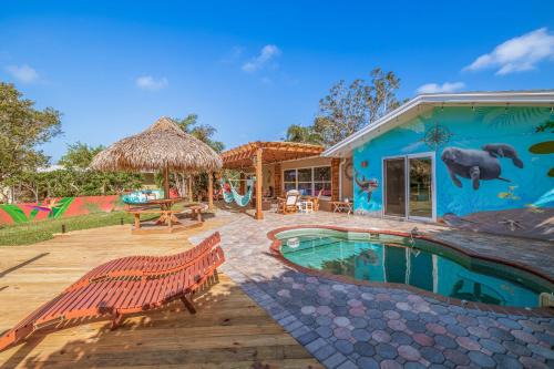 Waterfront Cove Paradise with Pool and Canoes - Dolphin and Manatee Viewpoint