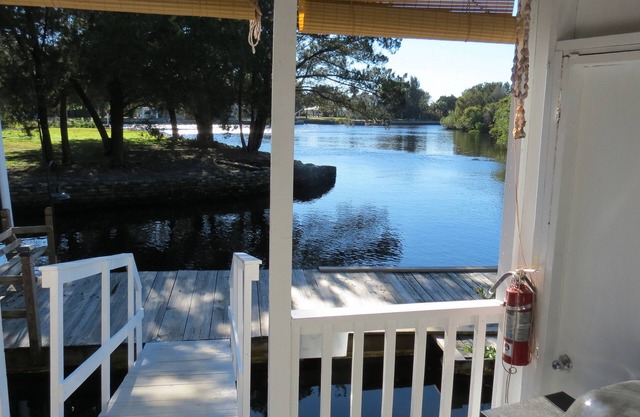 Waterfront Cozy Cottage On Cow Creek With Dock, Canoe, Kayaks, Fishing